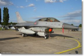 General_dynamics_Lockheed_F16B_011.jpg