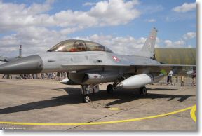 General_dynamics_Lockheed_F16B_012.jpg