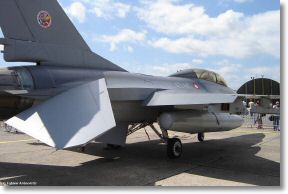 General_dynamics_Lockheed_F16B_038.jpg