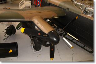 walkaround_avro_lancaster012.jpg